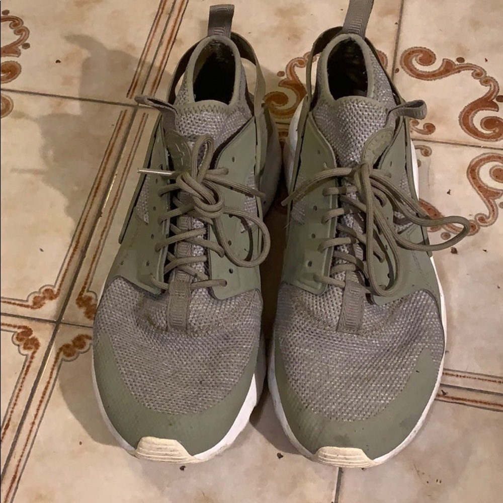 NIKE sneakers. Green fabric.